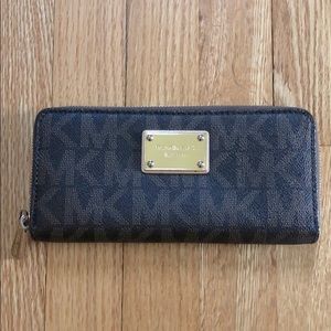 Michael Kors Logo Wallet